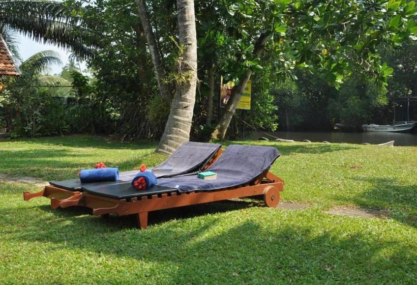 בית מלון כפרי Muthumuni Ayurveda Beach Resort