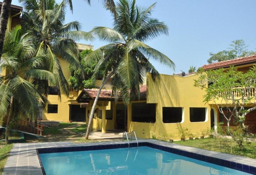 בית מלון כפרי Muthumuni Ayurveda Beach Resort