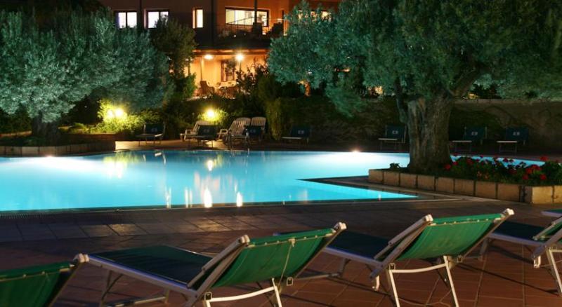 فندق Villaggio Porto Rhoca