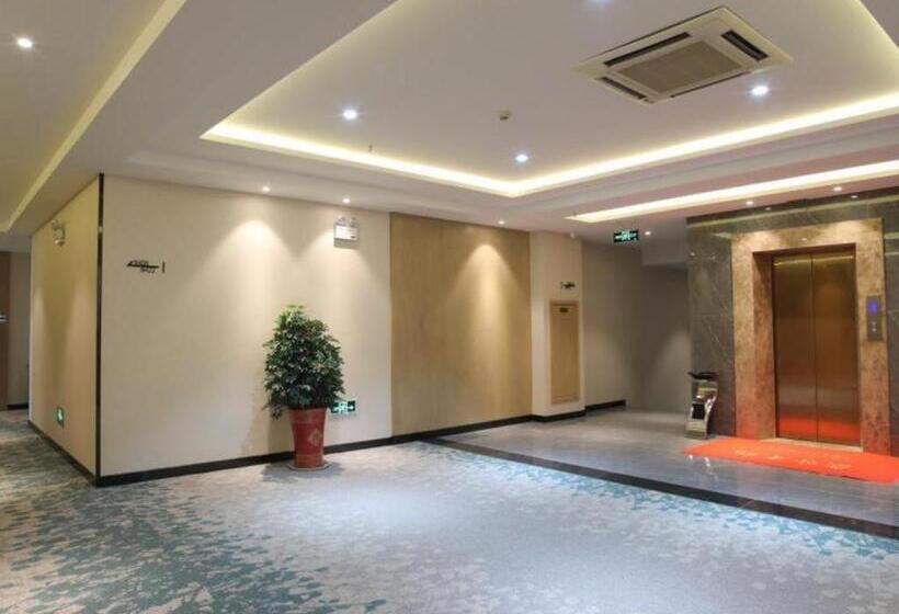 호텔 Green Tree Inn Express Danyang Wuyue Square Railway Station