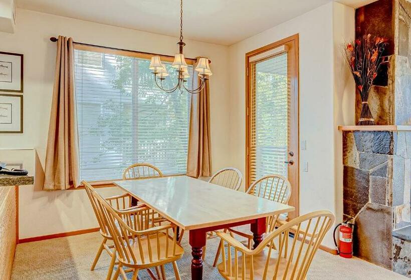 ホテル Ski In Ski Out Squaw Valley Lodge Slopeside Townhome