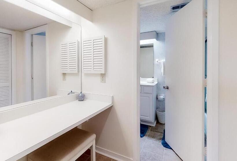 فندق 1312 Ship Watch