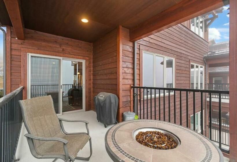 בית מלון כפרי Lakeview Mountain Lodge