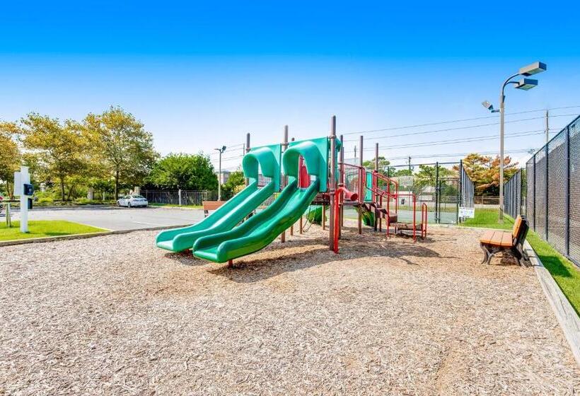 هتل Sea Colony  17005 Bayberry Court