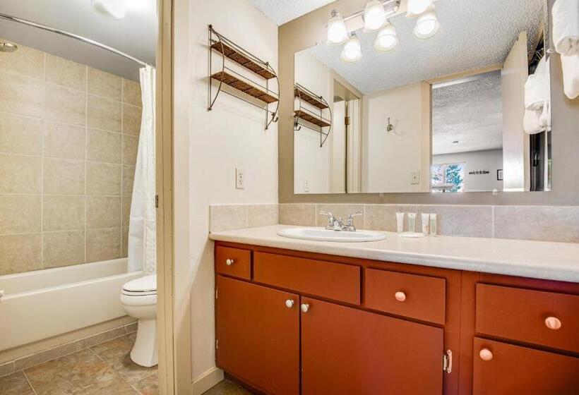 فندق Stover S Outpost