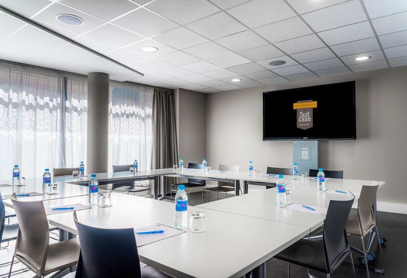 בית מלון כפרי Best Western Plus Suitcase Paris La Defense