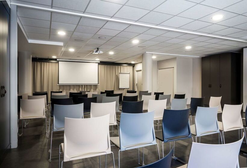 בית מלון כפרי Best Western Plus Suitcase Paris La Defense