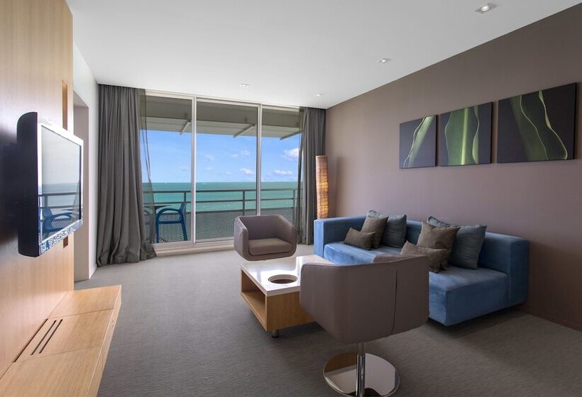 هتل Chateau Royal Beach Resort & Spa, Noumea