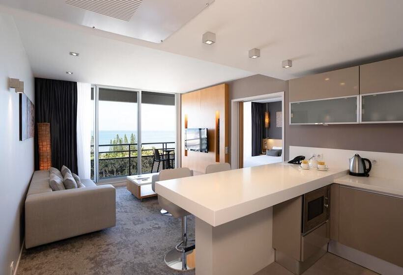 هتل Chateau Royal Beach Resort & Spa, Noumea