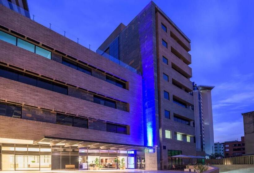 هتل Holiday Inn Express & Suites Bogota Zona Financiera, An Ihg