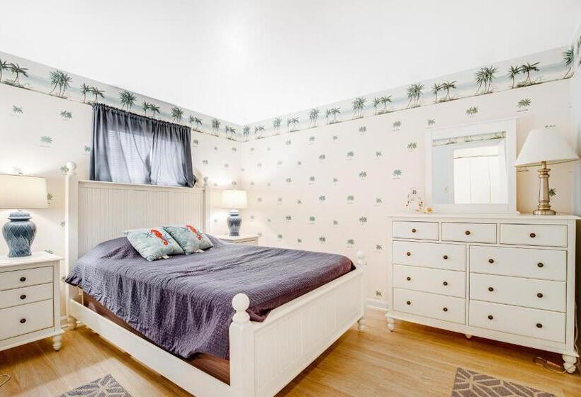 هتل 37534 Lighthouse Rd #202