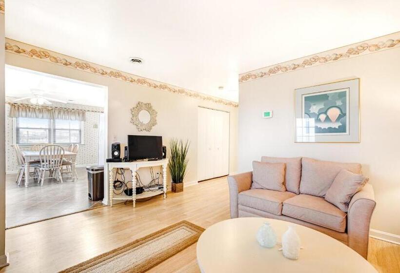 هتل 37534 Lighthouse Rd #202