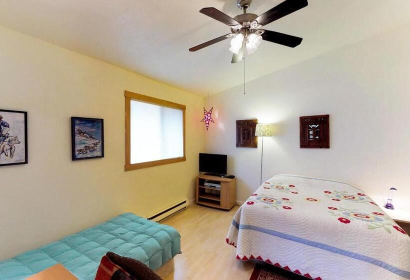 فندق Cozy Crystal Mountain Condo