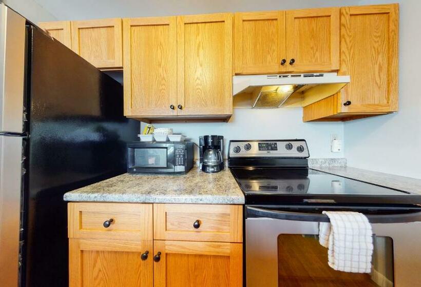 هتل Lake Winnipesaukee Retreat