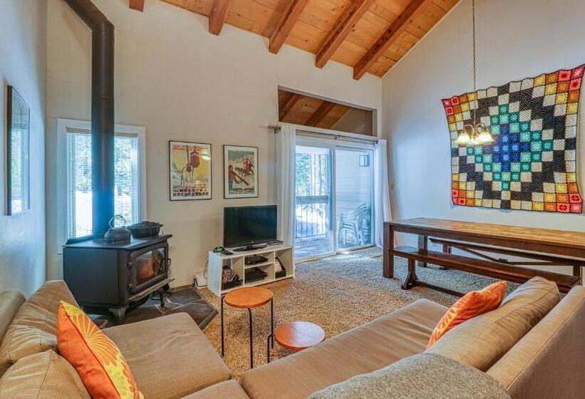 ホテル 2 Bed 2 Bath Apartment In Carnelian Bay