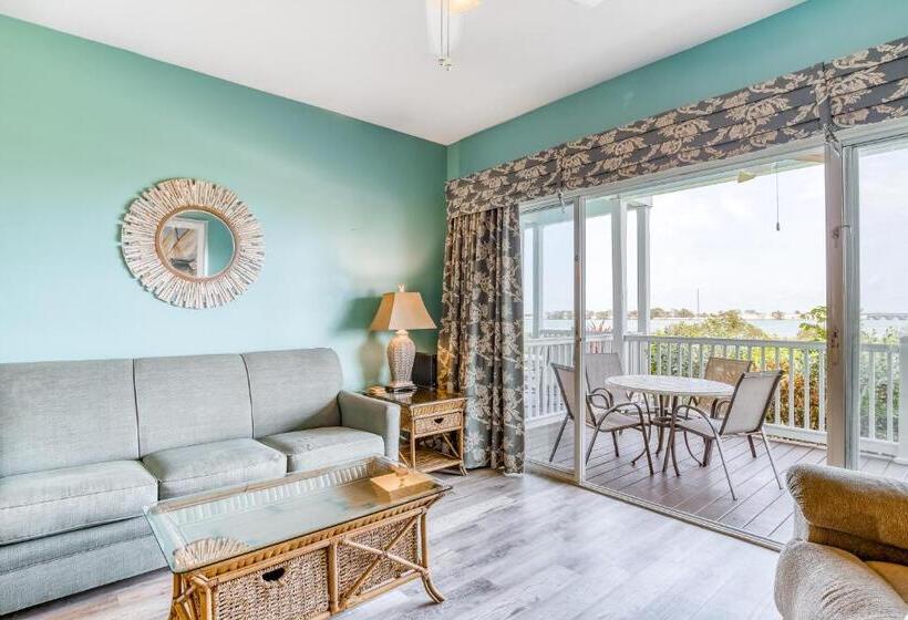 فندق Azure Breeze