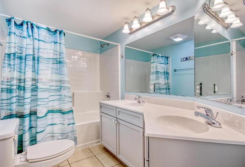 هتل Coconut Grove 203