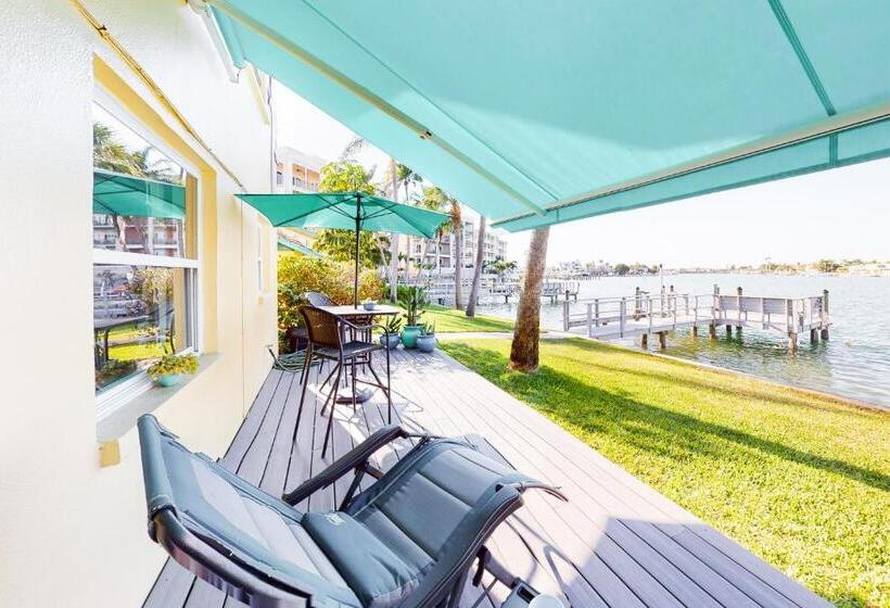 בית מלון כפרי Malyn Resort Unit 124