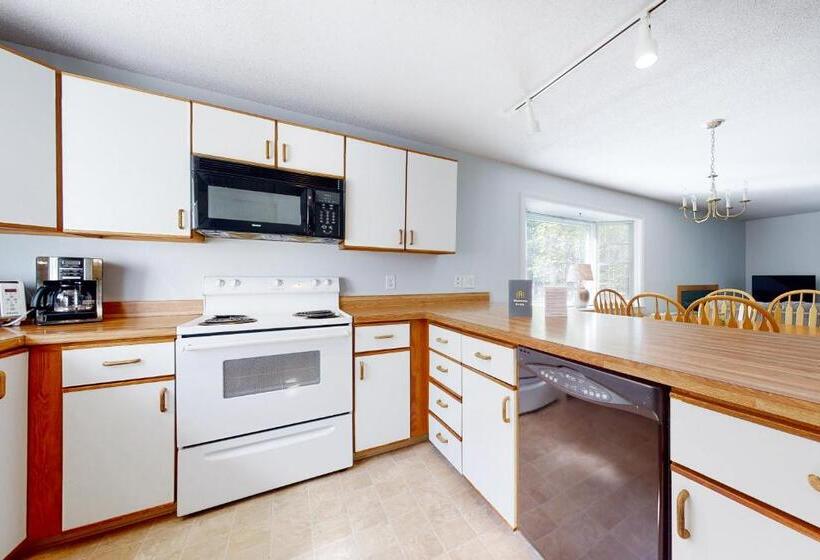 هتل Cozy Conway Condo