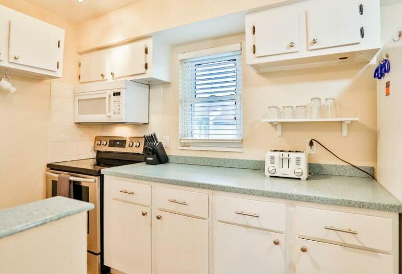 فندق Dockside Destiny