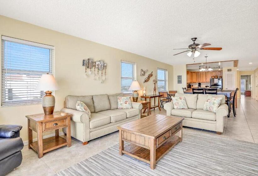 فندق Sea Breeze 702