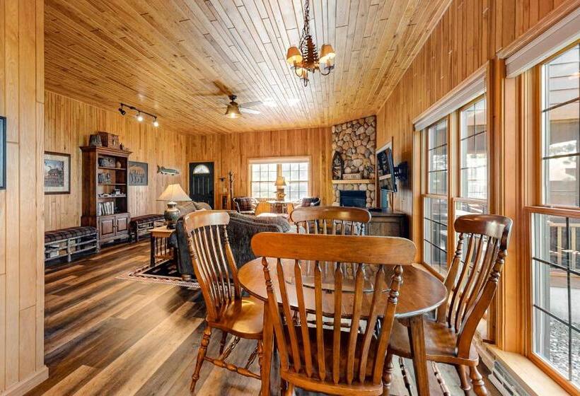 בית מלון כפרי Chippewa Retreat  Den