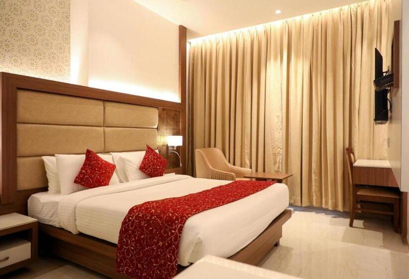 فندق Gurudev Grand