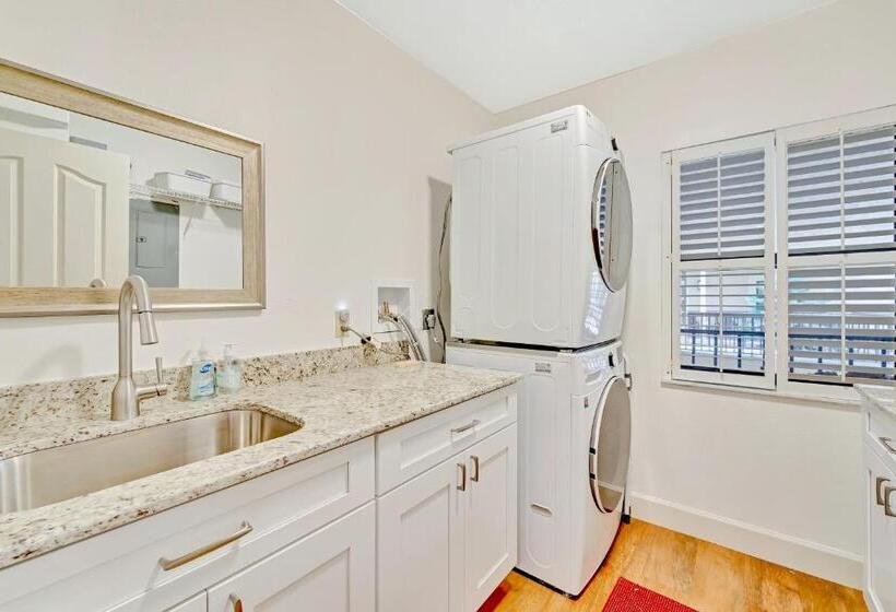 בית מלון כפרי South Shore Sunset