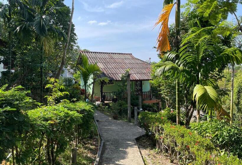 ペンション Chalisa Bukit House Lanta