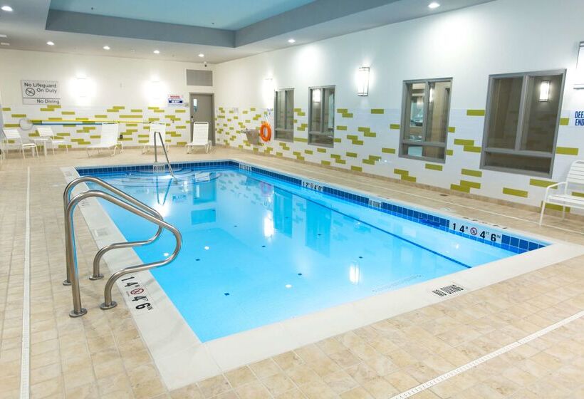 فندق Hampton Inn By Hilton Lloydminster