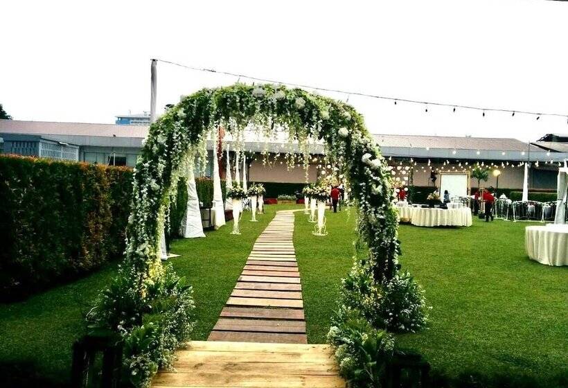 هتل Sentral Cawang