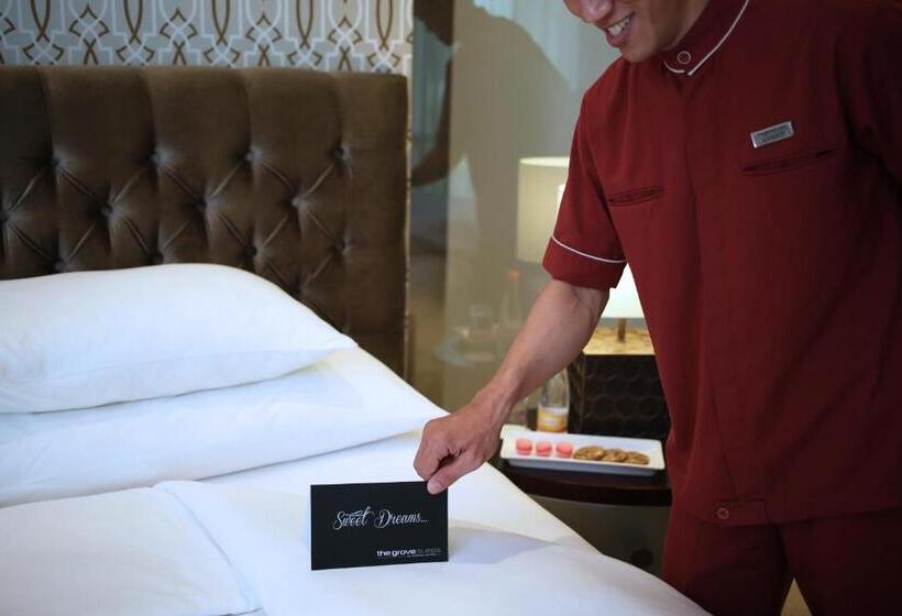 هتل The Grove Suites By Grand Aston