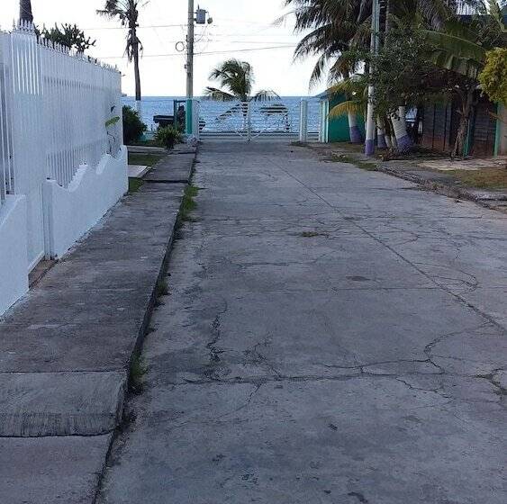 بنسيون Green Sea Inn San Luis