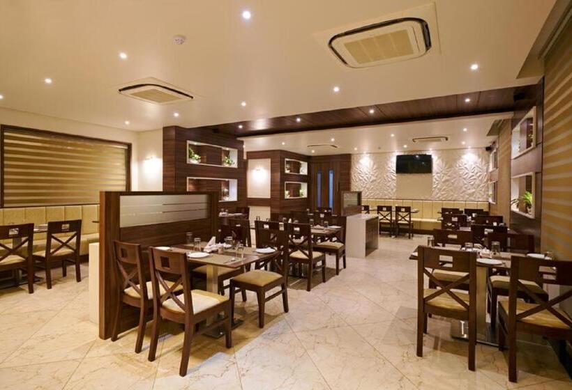 فندق Shlok  Pure Veg , Kolhapur