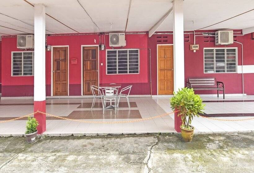 هتل Oyo 90660 Rayyans Roomstay