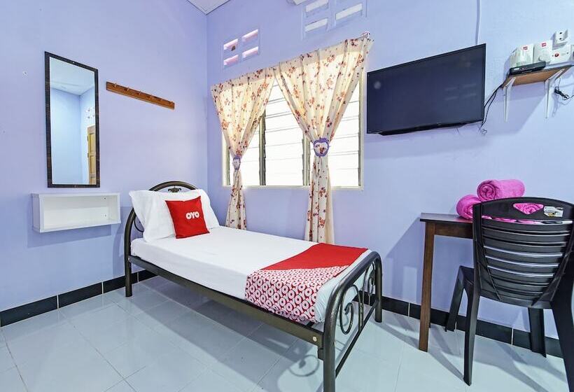 هتل Oyo 90660 Rayyans Roomstay