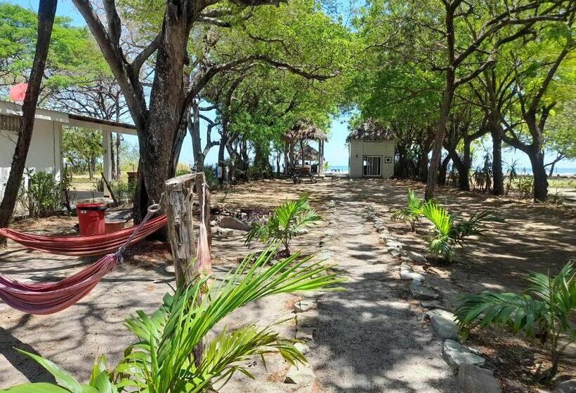 پانسیون Popoyo Surfcamp