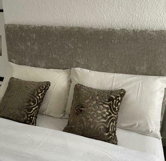 Пансион Hendon Park Apartments In London