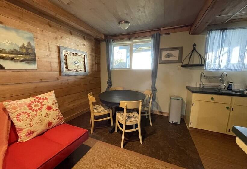 Bayshore Rv Park & Guest Suites