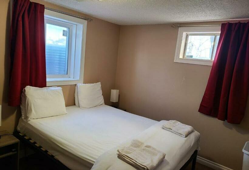 פנסיון Cozy Home With Comfortable Beds And Fully Equipped Kitchen 15 Mins Drive From Airport, Downtown, Sai