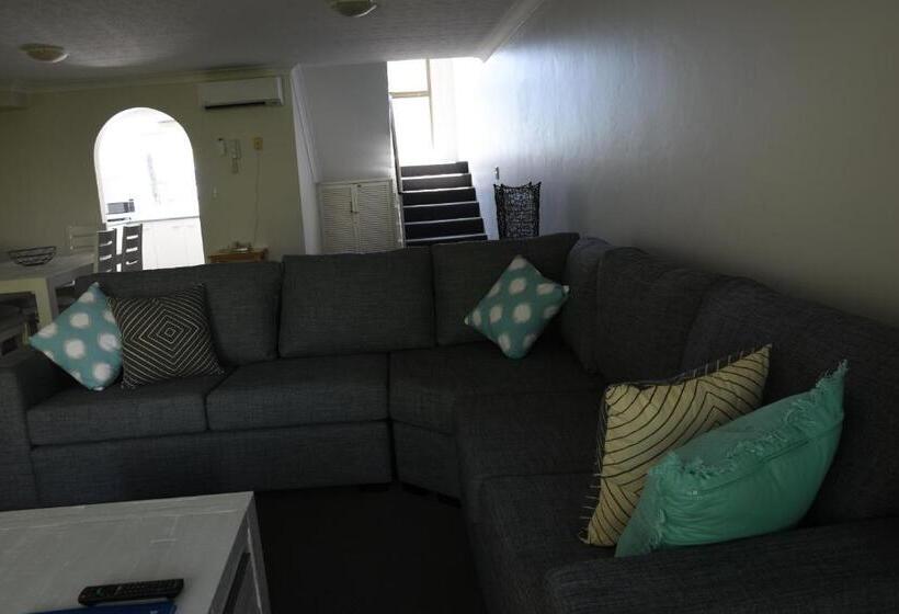 هتل Copacabana Apartments