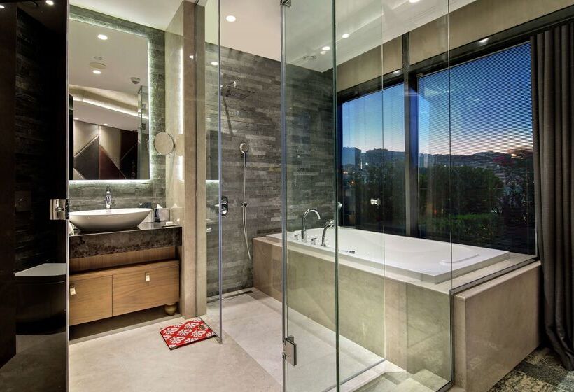 Doubletree By Hilton Hotel Istanbul   Piyalepasa