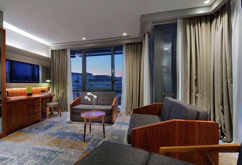 Doubletree By Hilton Hotel Istanbul   Piyalepasa