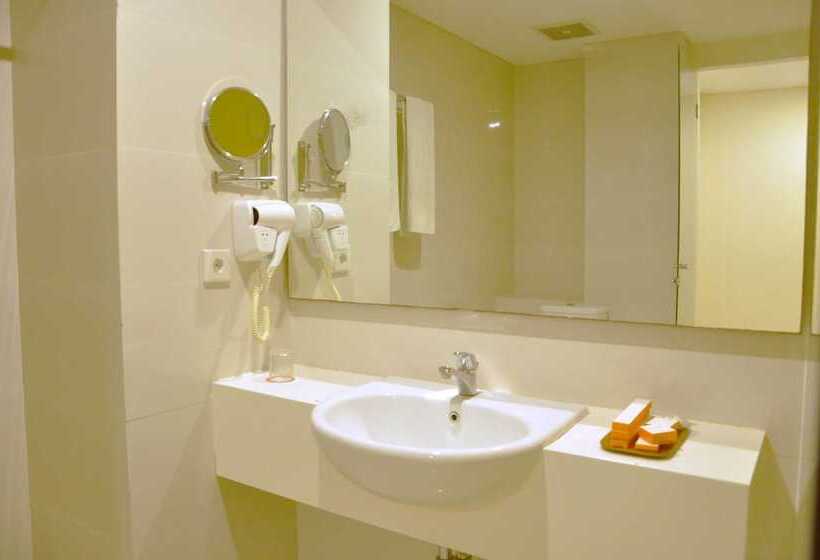 هتل Everbright Ambon