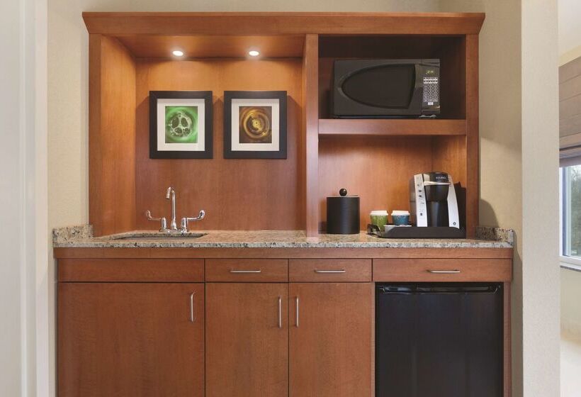 Отель Hilton Garden Inn Falls Church