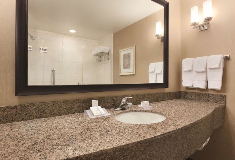 Отель Hilton Garden Inn Falls Church