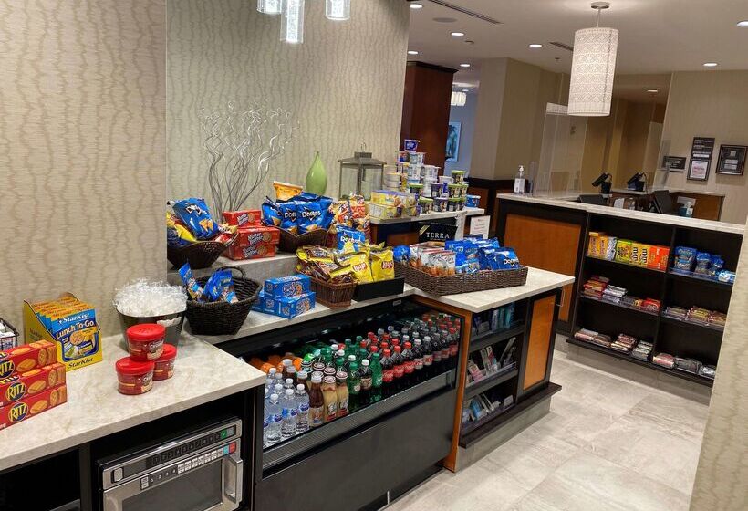 Отель Hilton Garden Inn Falls Church