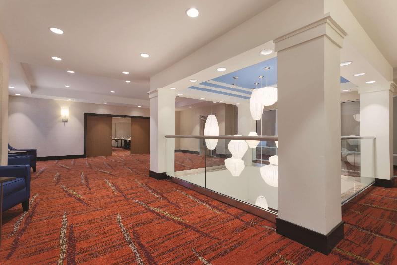 Отель Hilton Garden Inn Falls Church