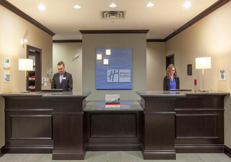 هتل Holiday Inn Express & Suites Ottawa East Orleans, An Ihg