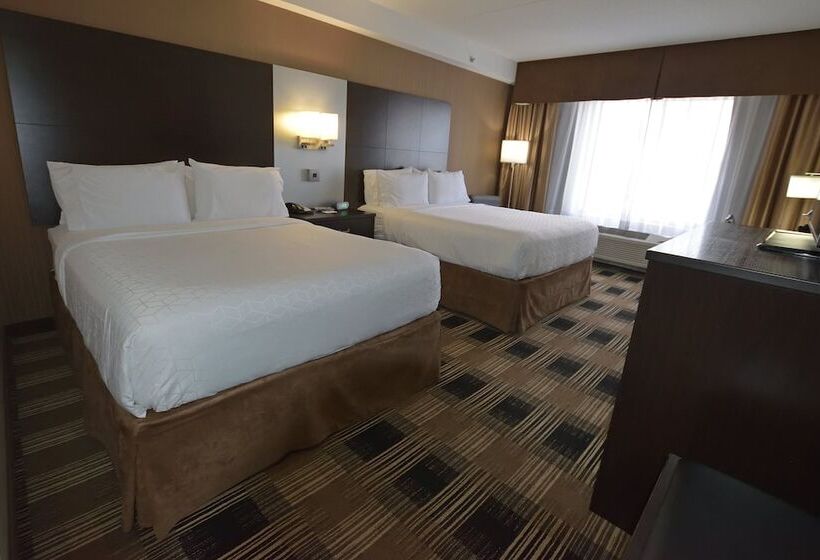 هتل Holiday Inn Express & Suites Ottawa East Orleans, An Ihg